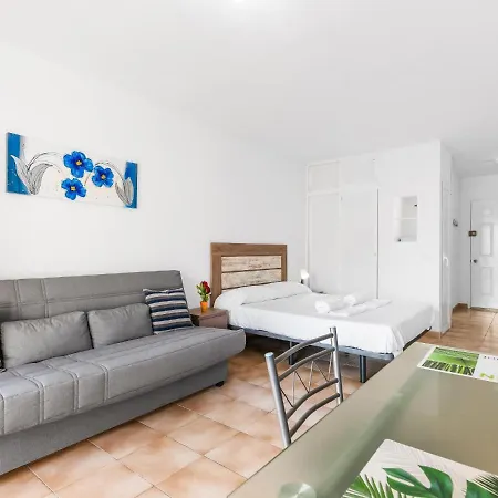 651 Bright Establishment, Heated Pool And Wi Fi アパート *