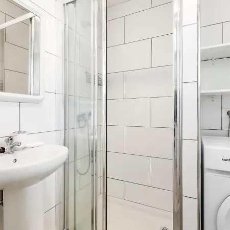 651 Bright Establishment, Heated Pool And Wi Fi アパート